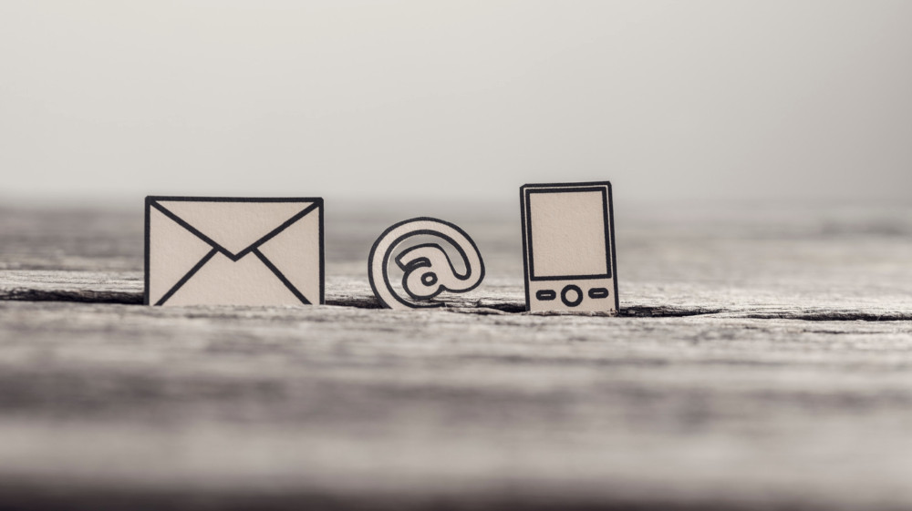 Anleitung für eine E-Mail-Fusszeile in Cenplex